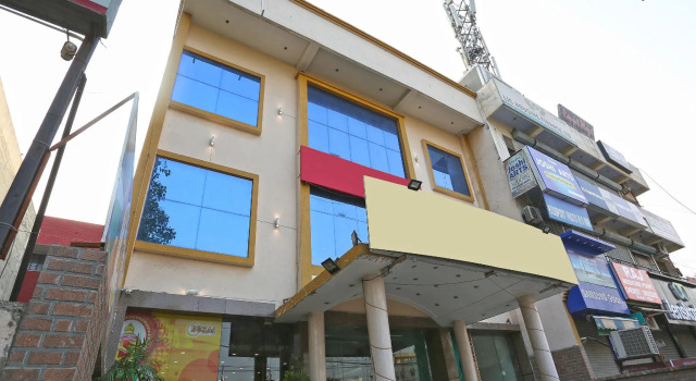 OYO 8576 Hotel Jiwan Plaza, Réserver Hôtel Patiala Pendjab