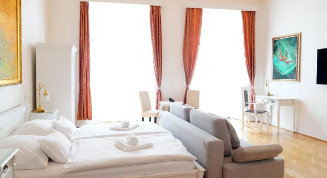 Трёхместный номер Standard Hotel U Zlateho jelena