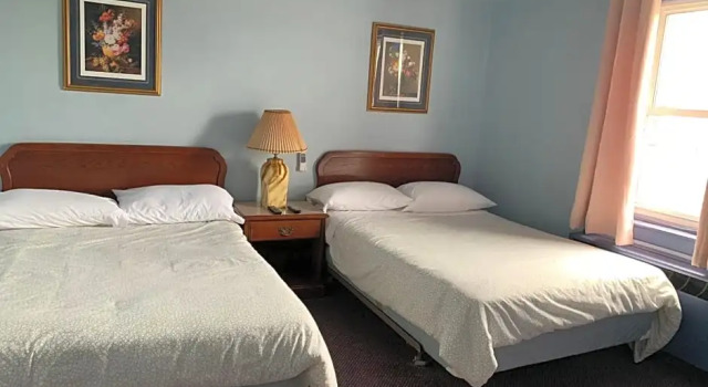 Четырёхместный номер Standard Lakeview Hotel