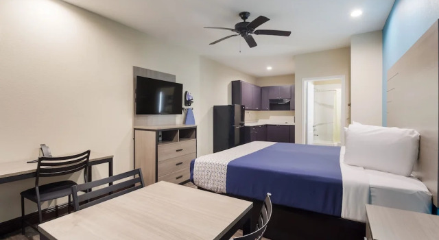 Номер Deluxe Scottish Inns & Suites Hitchcock-Santa Fe