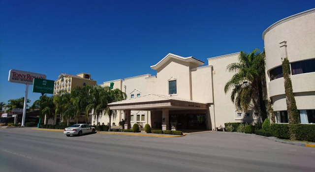 Fresno Galerias, Boek Hotel Torreón Coahuila