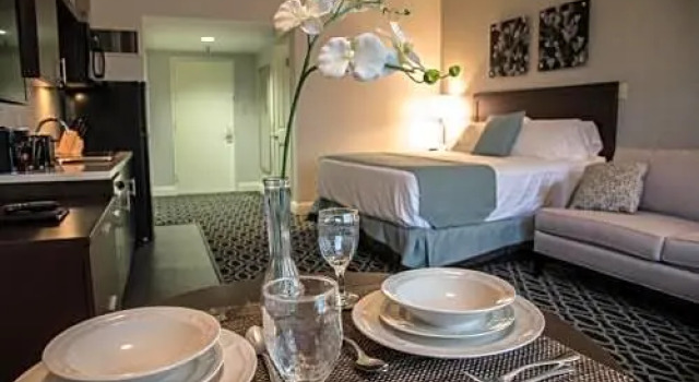 Студия Brent House Hotel