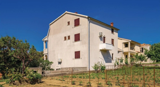 Awesome Home in Barbat-rab With Wifi and 3 Bedrooms, Prenota Hotel Hotel a Isole Quarnerine con parcheggio, Parcheggio