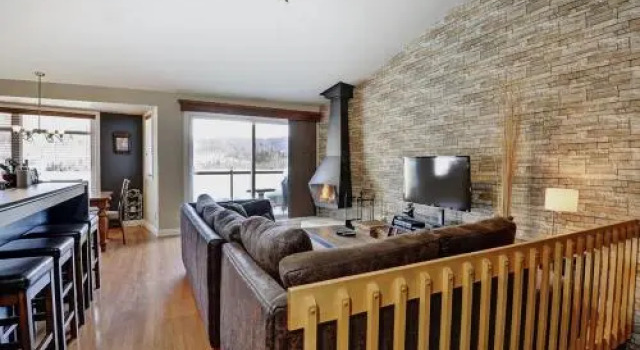 Chalet 58 Chemin de la Corniche, Book Chalet Hoteller i Stoneham med parkering, nær Stoneham Golf Club, Parkering