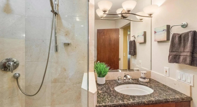 Коттедж Ocean View Kaanapali Condo w 2 Lanais Loft AC Pool Walk to Beach