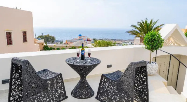 Полулюкс Executive La Madeleine Oia