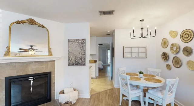 Апартаменты Townhouse Private Patio Close to Everything
