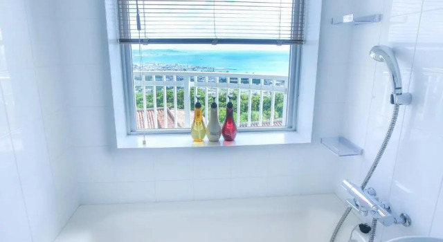 Двухместный номер Deluxe Japanese-Style with Bathroom с видом на море The Yuinchi Hotel Nanjo