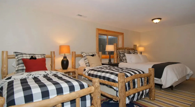 Eagles Perch by KABINO IP Village Garage Theatre Room Game Cube Satellite WiFi, Prenota Casa vacanze Cottage a Idaho, Cottage