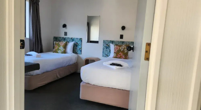 Коттедж с 2 комнатами Amber Court Motel Nelson