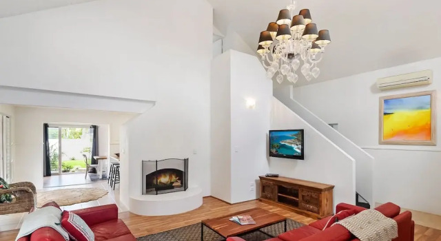 30 Wyuna Drive, Book Feriehus Villaer i Noosa, Villa