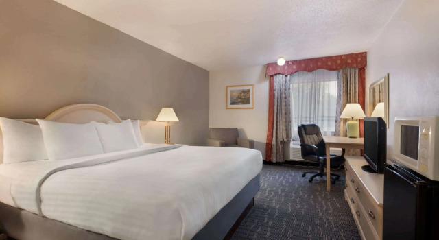 Baymont Inn and Suites Des Moines, Varaa Hotelli Des Moines Iowa