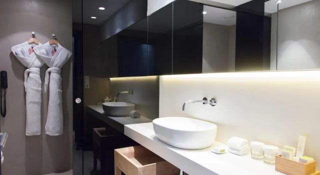 Двухместный полулюкс Alexandra Barcelona Hotel, Curio Collection by Hilton