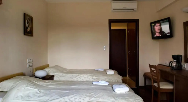 Трёхместный номер Standard с балконом и с видом на горы Rentinia Inn
