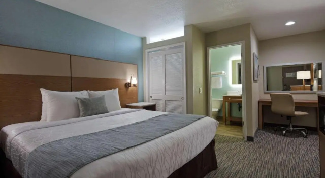 Люкс с 2 комнатами Best Western Carlsbad by the Sea