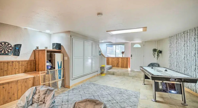 Lake Arrowhead Cabin w/ Game Room + Hot Tub!