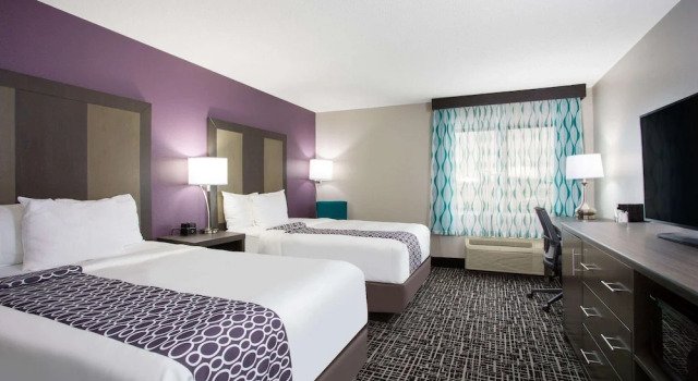 Четырёхместный номер Standard с видом на горы La Quinta Inn by Wyndham Roanoke Salem