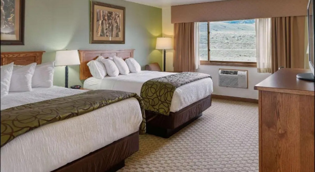Четырёхместный номер Standard с видом на горы Ridgeline Hotel at Yellowstone, an Ascend Collection Hotel