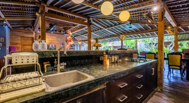 Villa Deluxe Villa Gambar - Comfortable Modern Mix 3BR Villa with Large Private Pool, 10 Minutes to the Beach