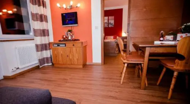 Ferienhaus Schmid, Rezerwuj Hotel Hotele w Tyrol z parkingiem, Parking