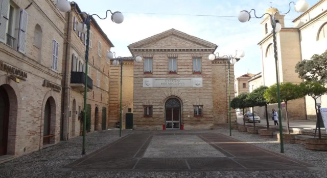 Hotel Nettuno, Book Hotel Porto San Giorgio 
