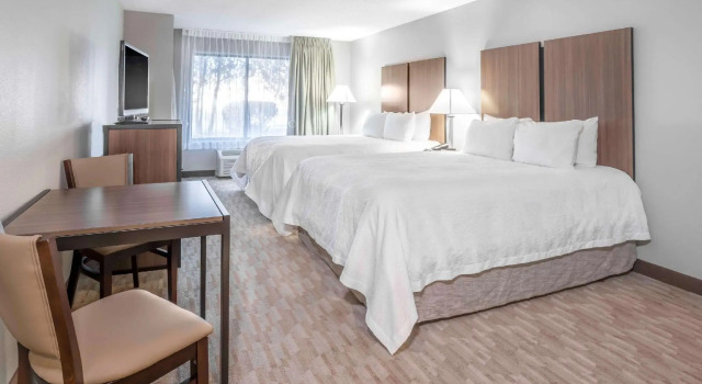 Четырёхместный номер Standard Riverview Inn & Suites, an Ascend Collection Hotel