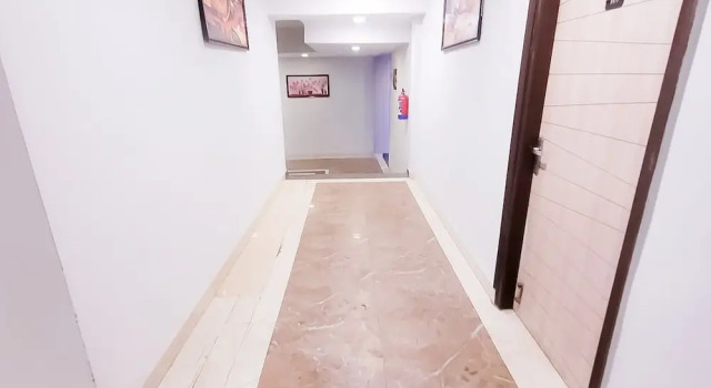 Roomshala 150 Happy Inn Vinod nagar, Забронировать Отель Patparganj Нью-Дели, рядом с Lal Bahadur Shastri Hospital