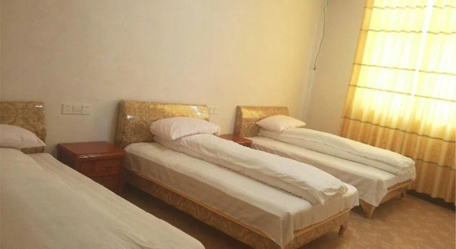 Wuyuan Jiangling Huatian Hostel, Rezerwuj Hostel Hotele w Shangrao z parkingiem, Parking
