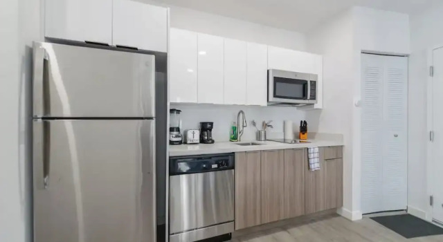 Апартаменты 1BR Condo wRooftop Pool at Wynwood