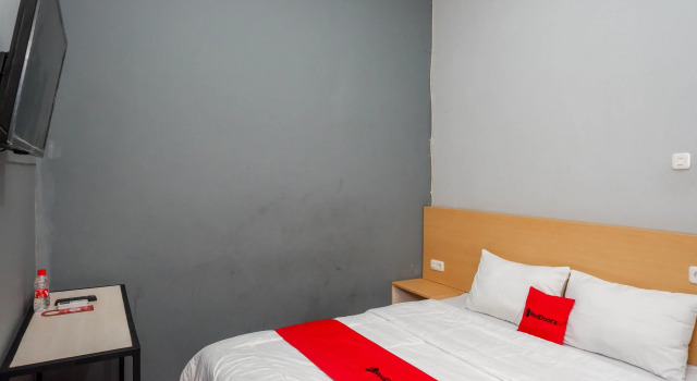 RedDoorz Syariah near Exit Tol Batang, Reservar Hotel Pekalongan Central Java