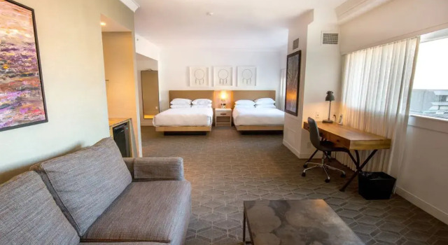 Люкс Delta Hotels by Marriott Kamloops