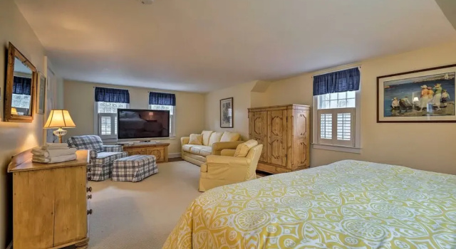 Коттедж с 3 комнатами 1 Mi to Nauset Beach: Upscale Orleans Home w/ Deck