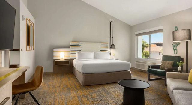 Номер Standard DoubleTree by Hilton Campbell - Pruneyard Plaza