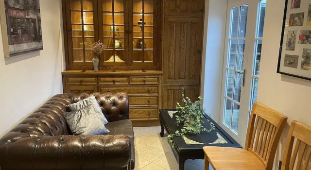 Traditional Elegant Spacious English Home, 4bdr
