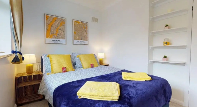 Contemporary 2 Bed Apartment With Private Garden, Varaa Huoneisto Asunnot kohteessa Merseyside, Huoneisto