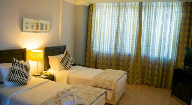 Corniche Hotel & Suites