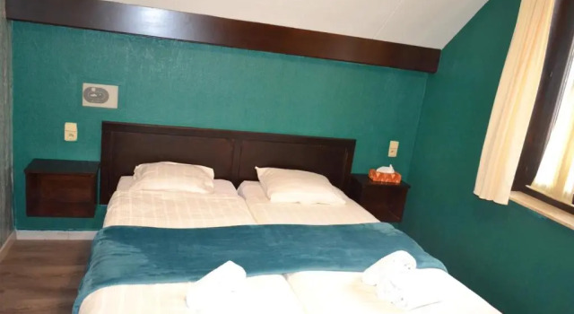 Hotel Plaza, Забронировать Отель Отели в центре Ломмель, в центре