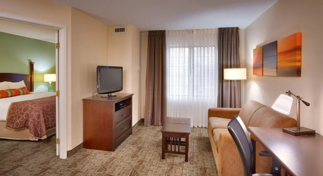 Двухместный люкс c 1 комнатой Staybridge Suites Peoria Downtown by IHG