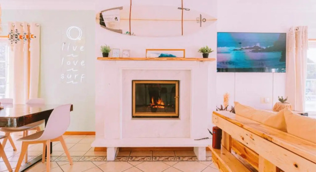 CLIFF Surf House, Book Hotel Hotels in Oeste with Parking, Parking