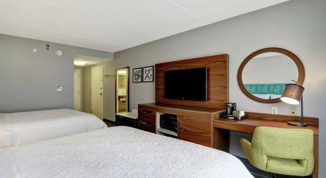 Четырёхместный номер Standard Hampton Inn & Suites Guelph
