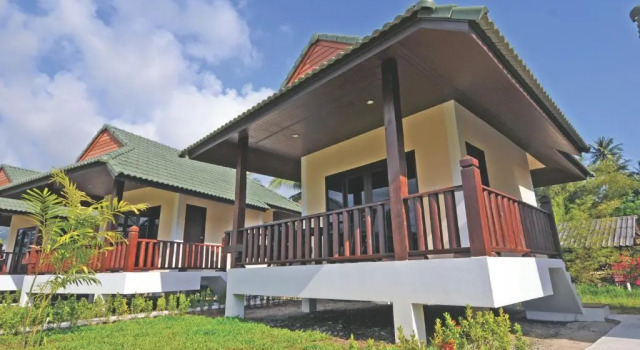 Двухместное бунгало Deluxe с балконом и с красивым видом из окна Phatcharee Resort