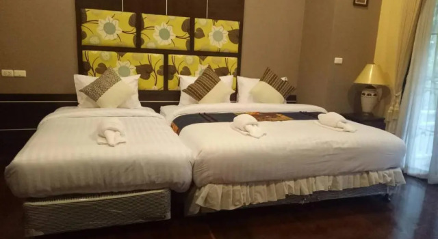 Трёхместный номер Standard с балконом Buraphat Resort