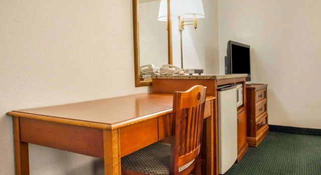 Четырёхместный номер Standard Econo Lodge Somers Point
