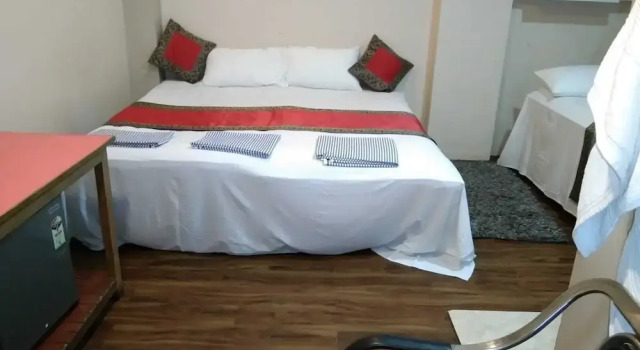 Hotel Medwin Kashi Dham