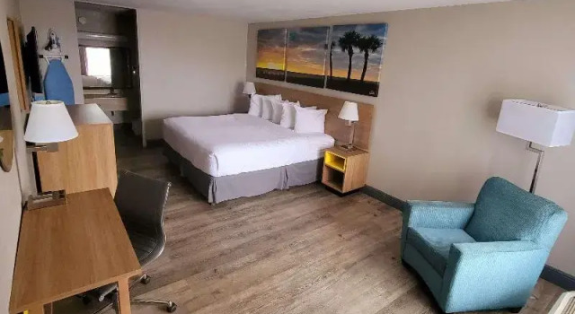 Трёхместный номер Standard Days Inn by Wyndham Titusville Kennedy Space Center