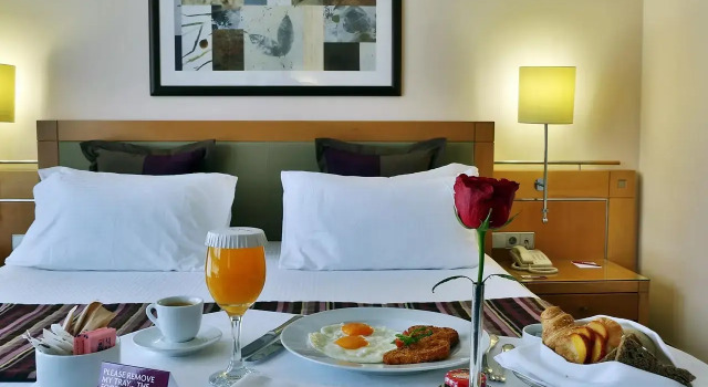 Двухместный номер Standard с видом на город Crowne Plaza Beirut by IHG