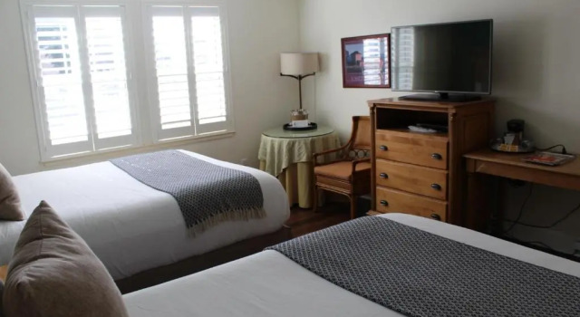 Четырёхместный номер Deluxe Elm House Inn