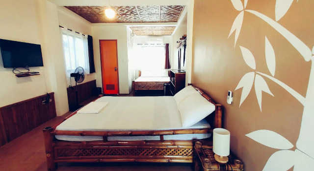 Четырёхместный номер Standard с балконом Anahaw Seaside Inn