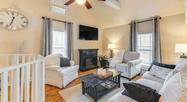 Historical Dtwn Loveland Home w/ Wraparound Porch!, Забронировать Отель Отели Лавленд 3 звезды, 3*