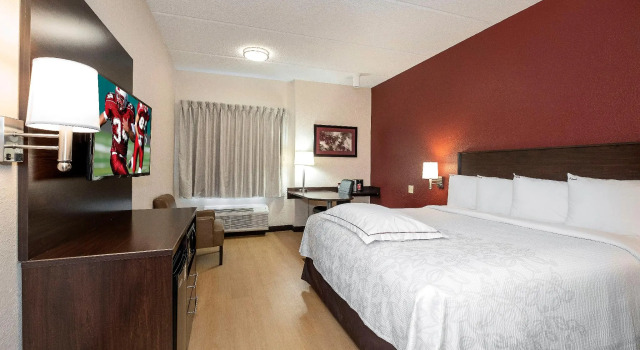 Номер Premium Red Roof Inn PLUS+ Jacksonville   Southpoint